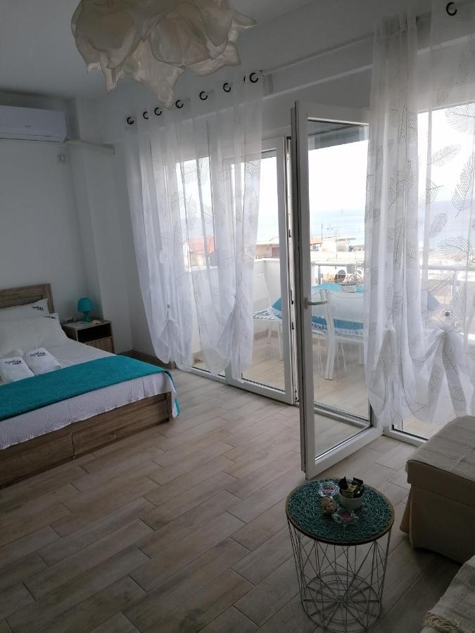 Crystal Blue Apartments Nea Kallikrateia Экстерьер фото