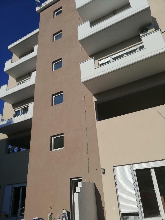 Crystal Blue Apartments Nea Kallikrateia Экстерьер фото